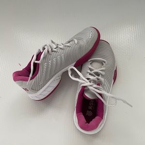 K-SWISS HYPERCOURT EXPRESS 2 WOMEN'S TENNIS SHOE - white /pink.  Size 7.